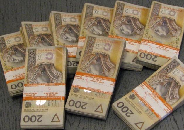Okradł pracodawcę, a pieniądze schował w kominie!